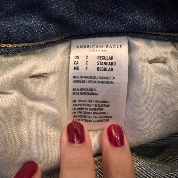 Hollister | Ripped Jeans | Medium-Dark Denim - Picture 5 of 7